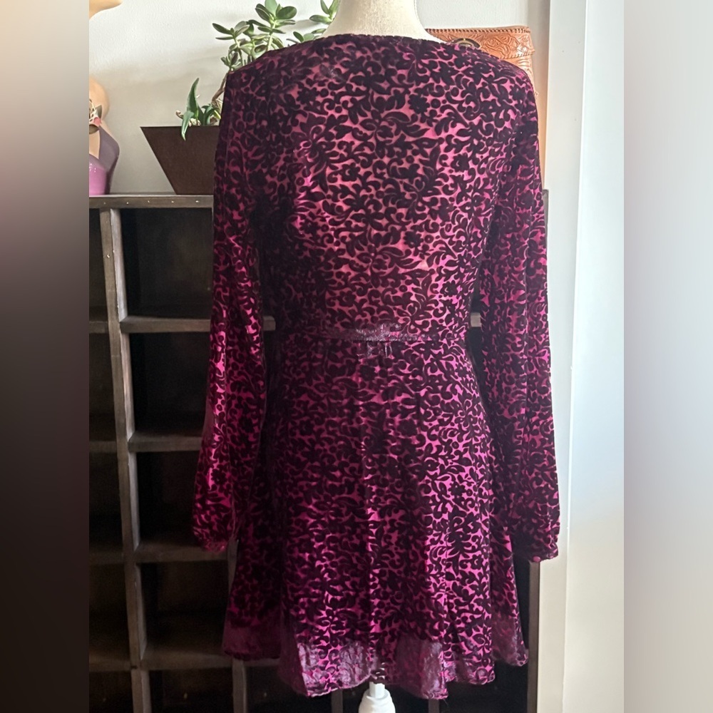 Design Lab Sz M Pink and Black Velvet Dress - Picture 3 of 9
